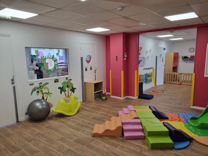Micro Crèche Montessori Les Minis Explorateurs La Maison Bleue, Crèche à Limay