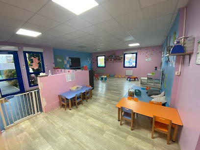 Micro Crèche Microstars Les Étoiles Filantes, Crèche à Saint-Denis-en-Val