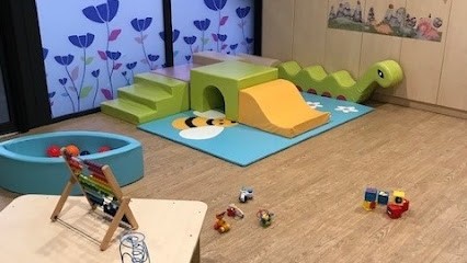 Les Petits Chaperons Rouges, Crèche à Saint-Mitre-les-Remparts