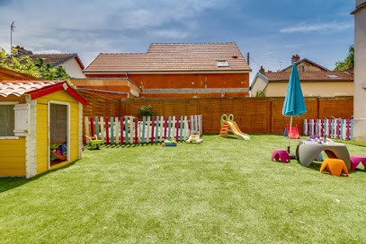 Les Petits Chaperons Rouges, Crèche à Longvic