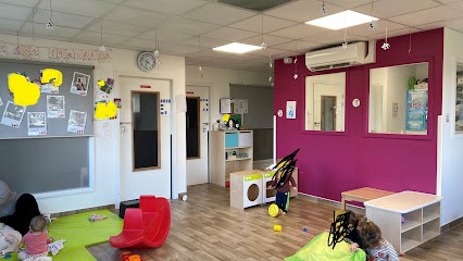 Les Petits Chaperons Rouges, Crèche à Juillan