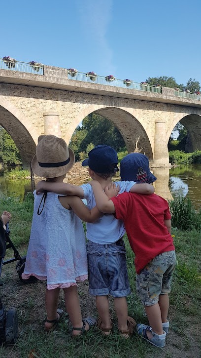 Microscop, Crèche à Monnières