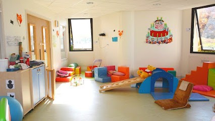 Les Petits Chaperons Rouges, Crèche à Saint-Aubin