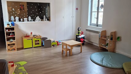 Les Petits Chaperons Rouges, Crèche à Paray-le-Monial