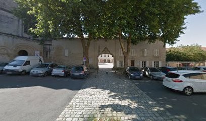 Crèche To Small Pas, Crèche à Saintes