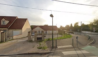 Comme Trois Pommes, Crèche à Saint-Ay
