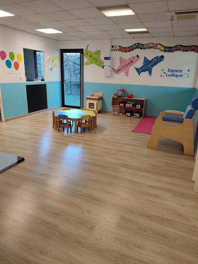 Micro Crèche Bopapillon - La Maison Bleue, Crèche à Vitrolles