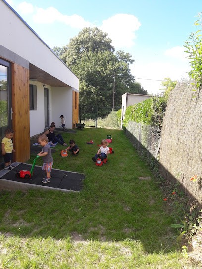 Au Pays Des Sens, Crèche à Saint-Germain-du-Puy