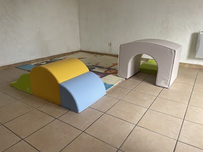 Micro Crèche Aux Petits Artistes, Crèche à Montret