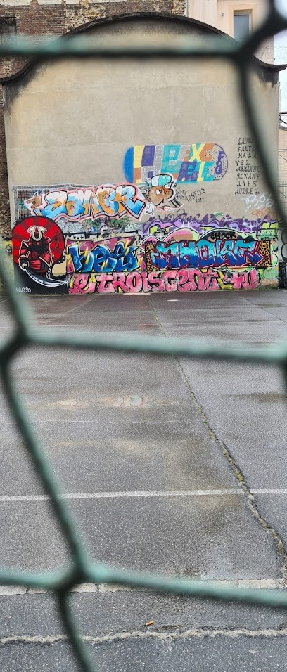 La Cigogne de Biron, Crèche à Saint-Ouen