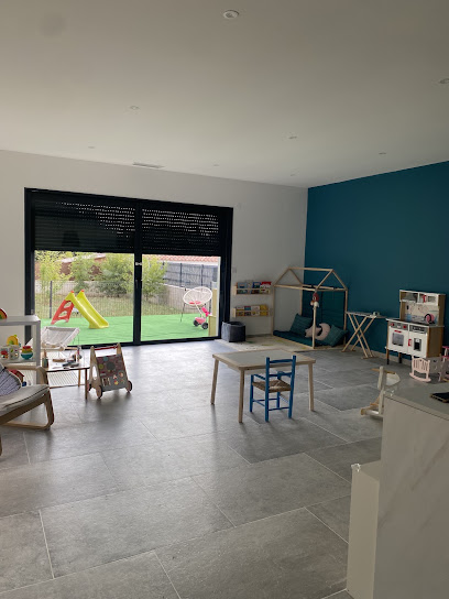 Ostalada Mam Assistante Maternelle à Vic-le-Fesq