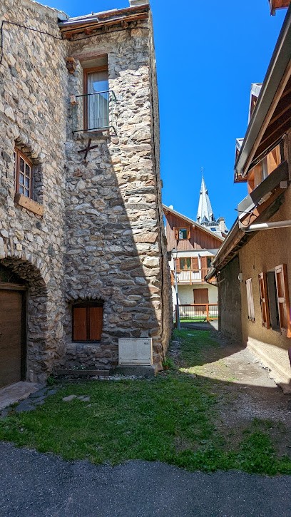Crèche La Maison Des Schtroumpfs, Crèche à La Salle-les-Alpes