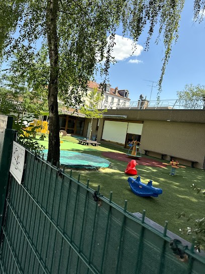 Manger Carves, Crèche à Montrouge