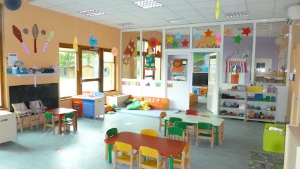 Les Petits Chaperons Rouges, Crèche à Saran