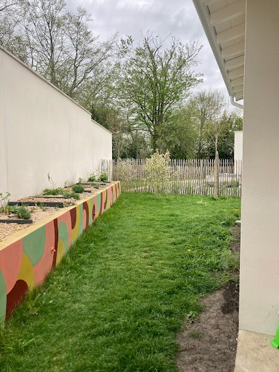 Tom à Montussan, Crèche à Montussan
