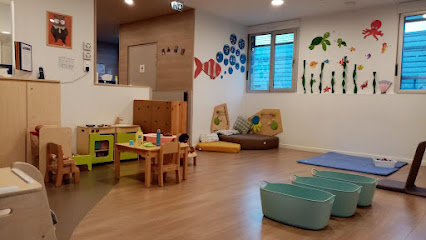 Les Petits Chaperons Rouges Crèche à Montagny