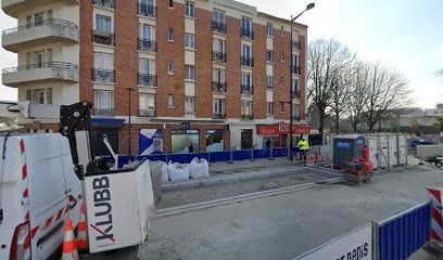La Petite Escadrille, Crèche au Bourget