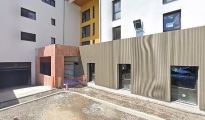 La Ruche, Crèche à L'Étrat