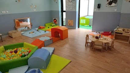 Les Petits Chaperons Rouges, Crèche à Fenouillet