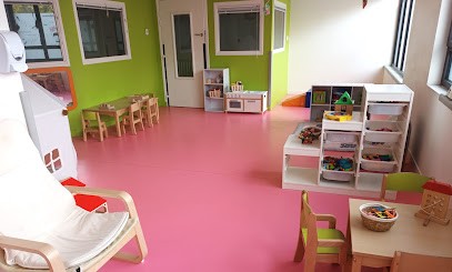 Crèche Bilingual Rueil Malmaison Water Lily, Crèche à Rueil-Malmaison