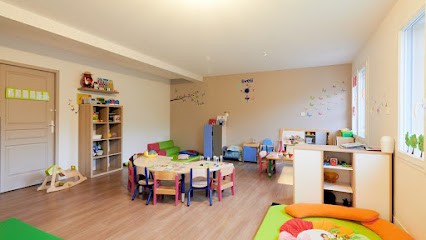 Les Petits Chaperons Rouges, Crèche à Gaillon