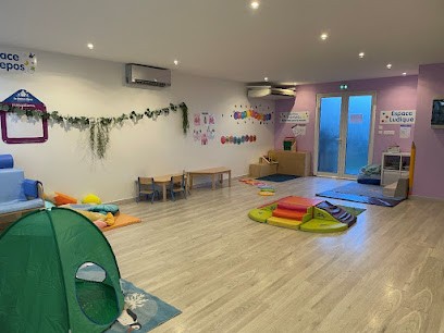 Micro Crèche Doudou Lapin La Maison Bleue, Crèche à Marignane