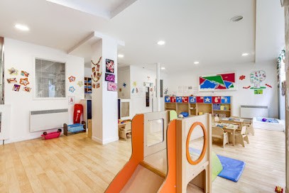 Les Petits Chaperons Rouges, Crèche à Paris 03