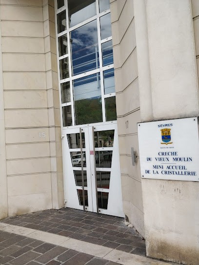 Crèche de la Cristallerie, Crèche à Sèvres