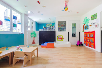 Les Petits Chaperons Rouges, Crèche à Paris 16