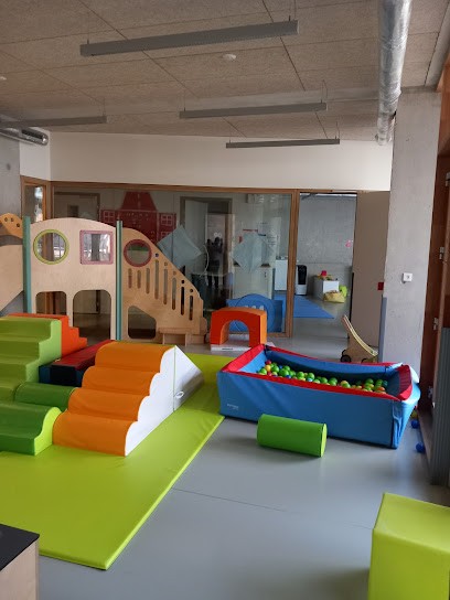 Crèche L'arche Des Bambins La Maison Bleue, Crèche à Louvres