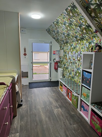 Mam Les Minis Pouces, Service de Garde d'Enfants à Domicile à Messei