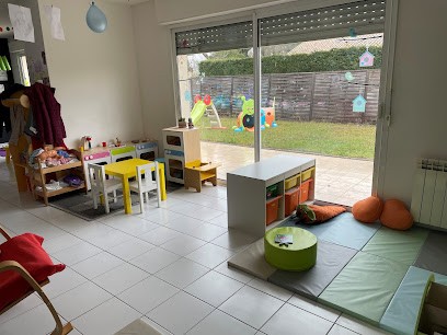 Mam La Cabane De Nicolas Et Pimprenelle Située Sur Toulenne, Proche De Langon In Le Sud Gironde, Service de Garde d'Enfants à Domicile à Toulenne