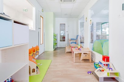 Les Petits Chaperons Rouges, Crèche à Arbin