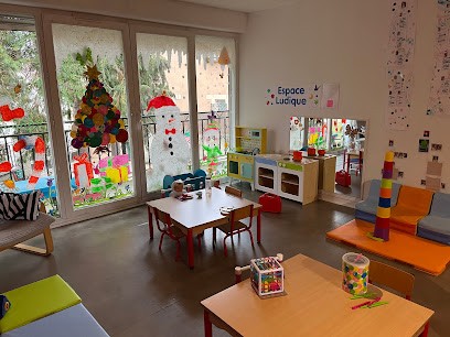 Micro Crèche Montessori Anis 1 La Maison Bleue, Crèche à Jouars-Pontchartrain