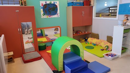 Les Petits Chaperons Rouges, Crèche à Osny