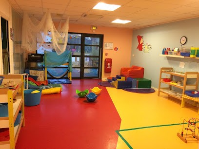 Les Petits Chaperons Rouges, Crèche à Signes