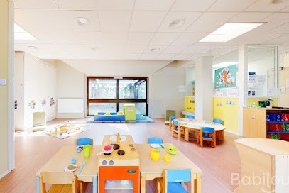 Micro Crèche Babilou Eragny Large Chêne, Crèche à Éragny