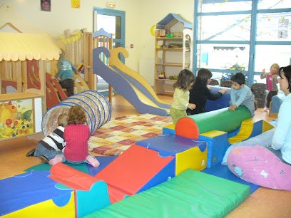Multi Home Crèche L'ilot Momes, Crèche à Oloron-Sainte-Marie