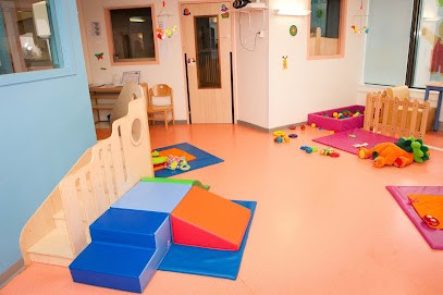 Crèche Tom Thumb - La Maison Bleue, Crèche à Saint-Florentin