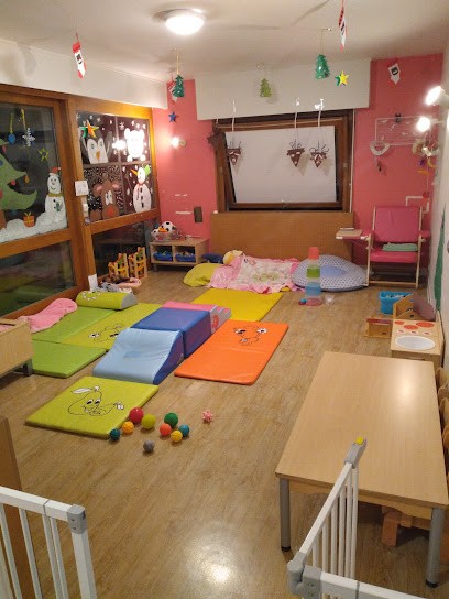 Micro Crèche Montessori Trigonelle La Maison Bleue, Crèche à Lugrin